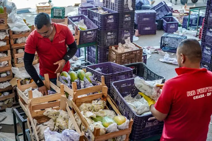 Prévia da inflação de março fica em 0,64%, pressionada por alimentos