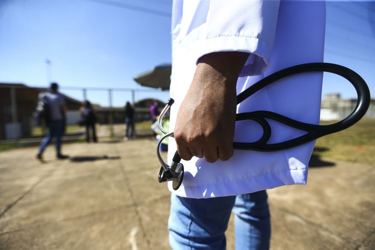 Revalida 2025 receberá documentos de conclusão de curso até sábado