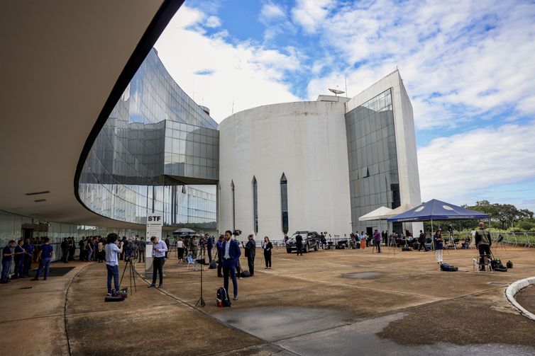 STF decide hoje se Bolsonaro e aliados viram réus pela trama golpista