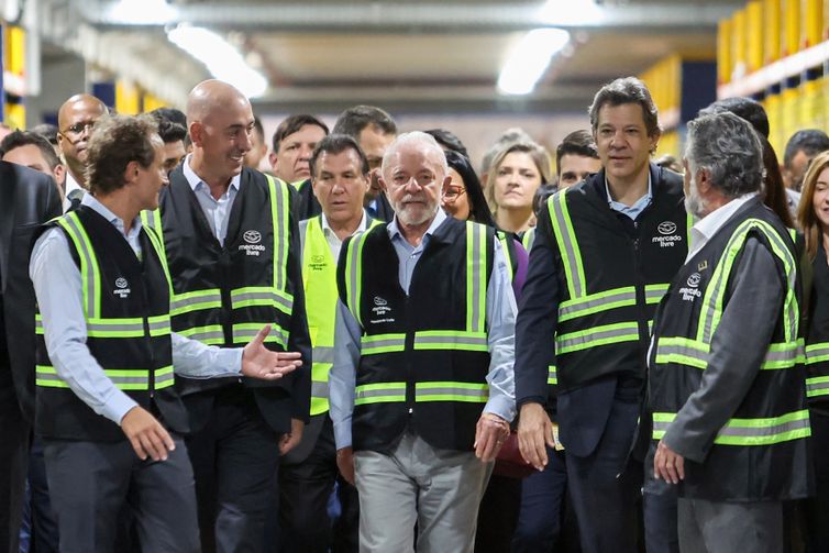 Brasil tem reservas para enfrentar decisões de Trump, diz Lula