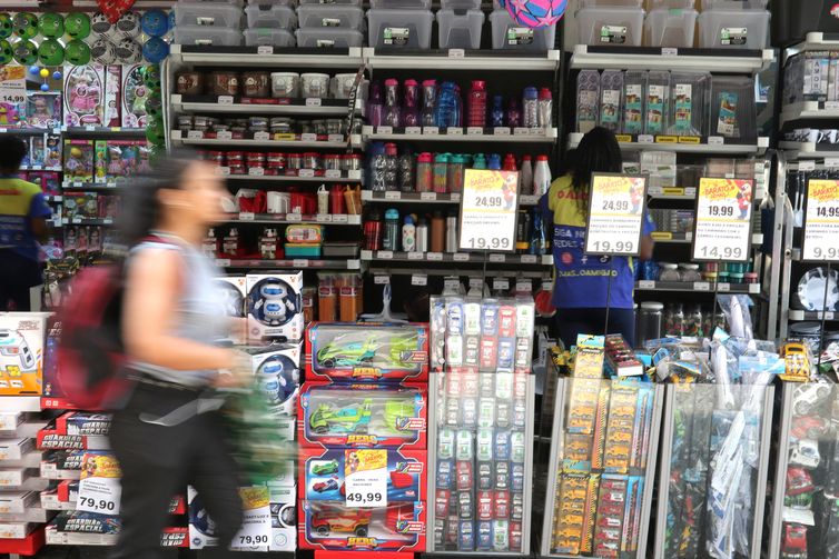 Economia brasileira ficou estagnada em fevereiro, mostra prévia da FGV