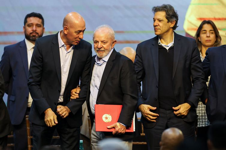 Haddad pede que eleitores se mobilizem por reforma do Imposto de Renda