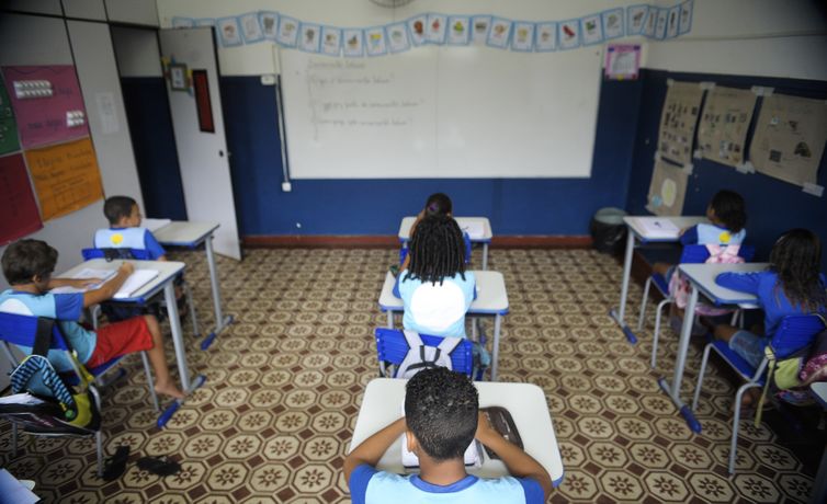 ONG Ação Educativa lança edital para projetos de igualdade de gênero