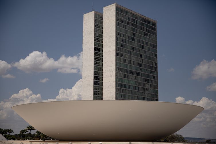 Câmara aprova aumento de pena para crime contra profissionais de saúde