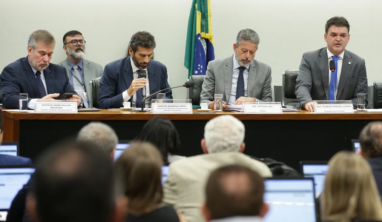 Correção de toda tabela do IR custaria mais de R$ 100 bilhões por ano