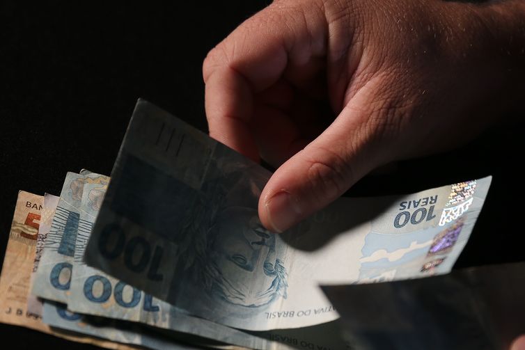 Juro do consignado para setor privado sobe para 59,1% ao ano em abril