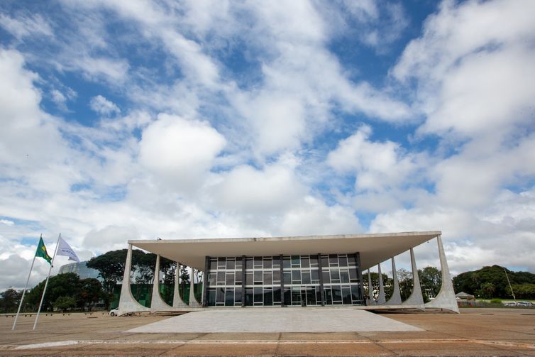 Moraes vota por Zambelli pegar 10 anos de prisão por invasão ao CNJ