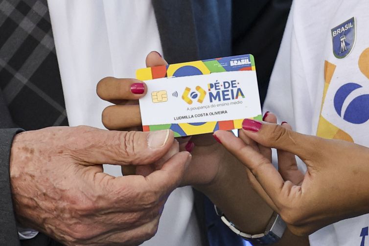 Pé-de-Meia 2025: pagamento da 2ª parcela começa na segunda-feira