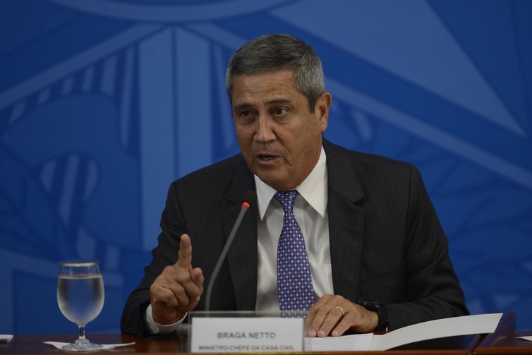 PGR defende que general Braga Netto siga em prisão preventiva