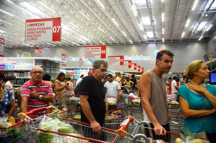 Intenção de consumo das famílias registra alta de 0,5% em junho