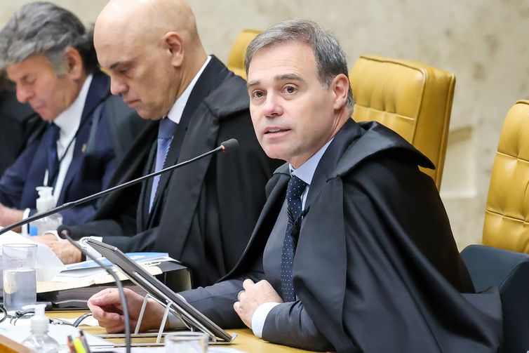 Mendonça: redes não podem ser responsabilizadas por postagens ilegais
