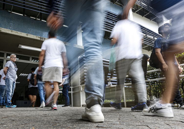 Prazo para pagar taxa de inscrição do Enem 2025 vai até sexta-feira