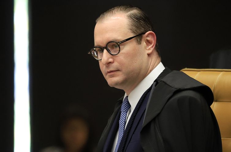 Zanin vota por responsabilizar redes sociais por postagens de usuários