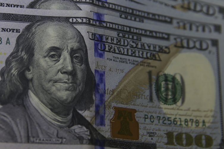 Após tarifaço dos EUA, madeireira catarinense anuncia férias coletivas