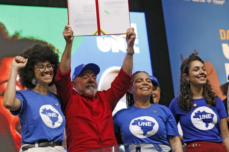 Lula diz que vai cobrar imposto das empresas americanas digitais