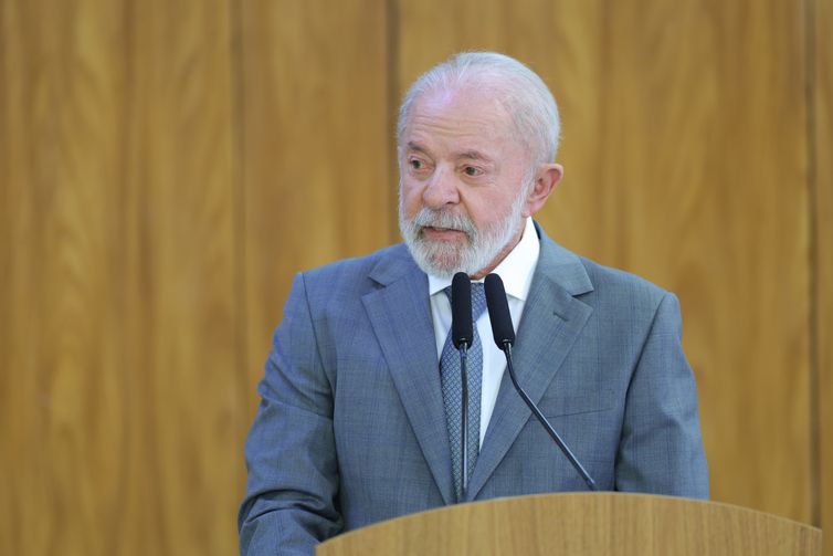 Lula veta aumento de número de deputados na Câmara