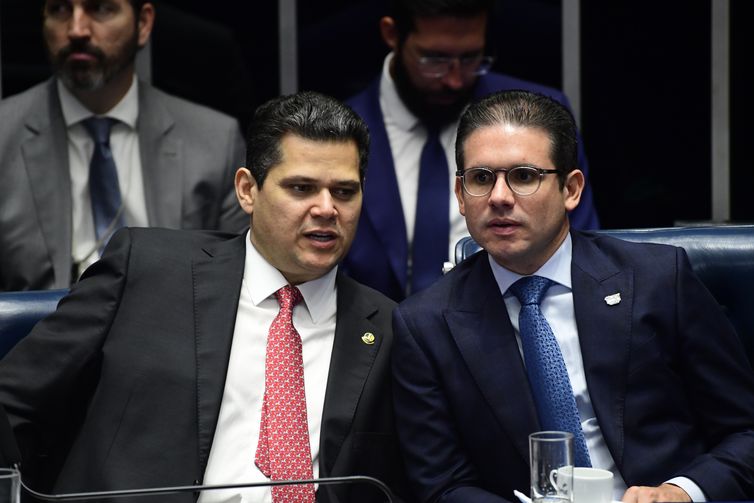 Tarifaço: Congresso pede diálogo nos campos comercial e diplomático