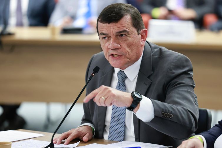 Defesa alega que ex-ministro atuou 