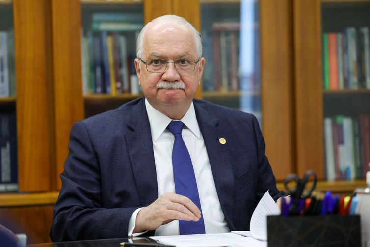 Edson Fachin é eleito presidente do STF; Moraes será o vice