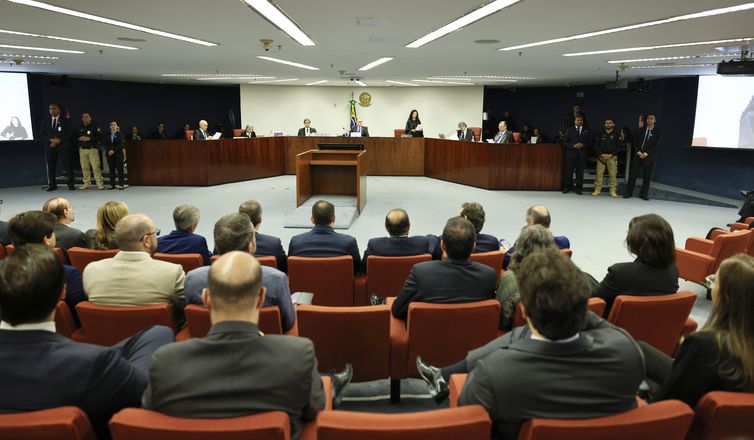 Mais de 3,3 mil pessoas querem acompanhar julgamento de Bolsonaro