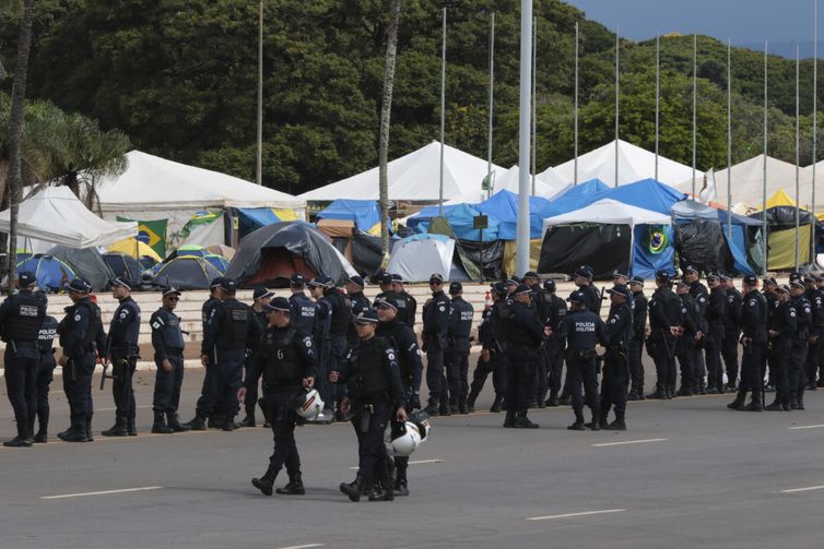 PGR denuncia casal que arrecadou R$ 1 milhão para acampamento golpista
