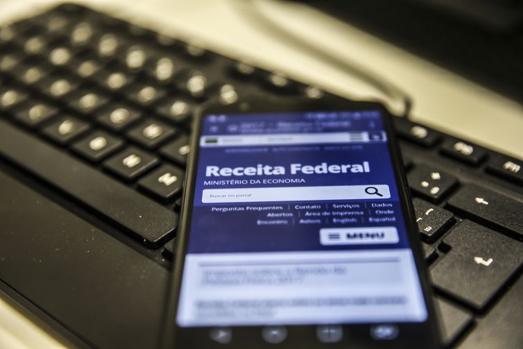 Senado aprova isenção de IR para quem ganha até dois salários-mínimos