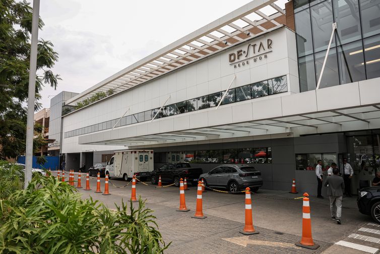 Bolsonaro recebe alta hospitalar; laudo aponta câncer de pele