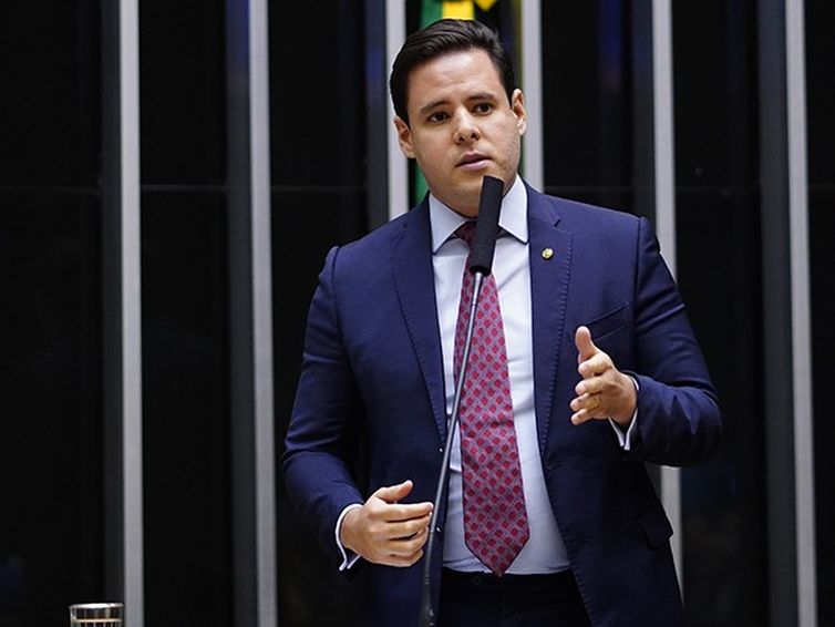 Moraes autoriza Bolsonaro a receber vista de relator da anistia