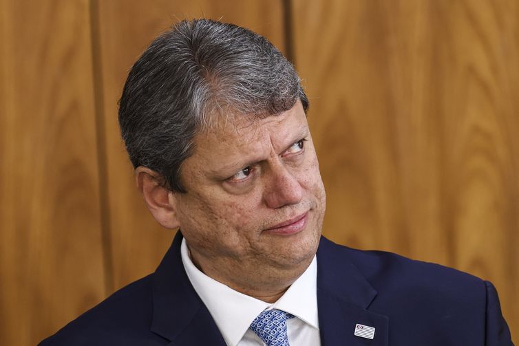 Moraes pede parecer da PGR sobre pedido para investigar Tarcísio