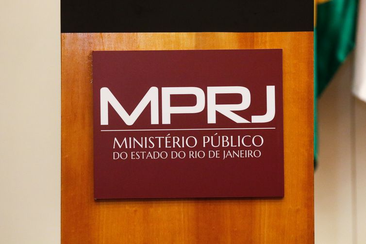 Policiais ligados à milícia são acusados da morte de vereador no Rio