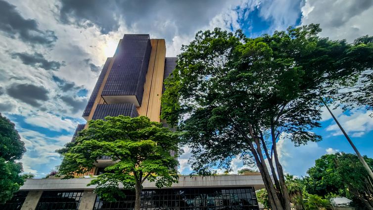 Contas externas têm saldo negativo de US$ 9,8 bilhões em setembro