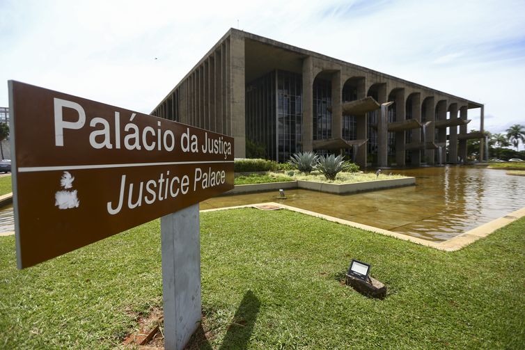 Ministério diz ao STF que já tomou medidas para intimar Figueiredo