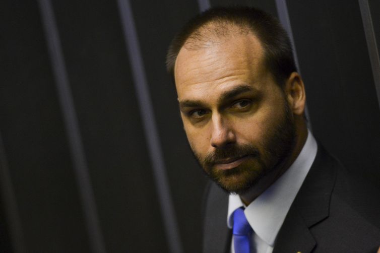 PGR diz que deputados não podem pedir prisão de Eduardo Bolsonaro