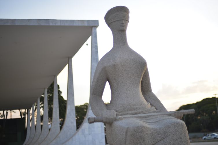 STF derruba decisão de Barroso que autoriza enfermeiros a fazer aborto