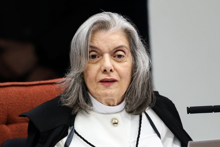 Todos sabem minha posição sobre mulheres no STF, diz Carmén Lúcia