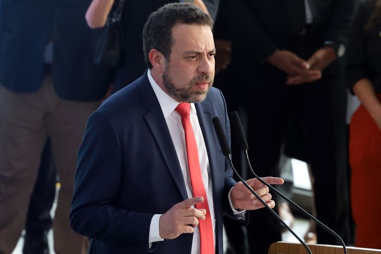 Programa do governo quer aprofundar conexão com as periferias