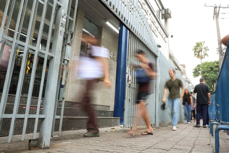 Saiba quais são as três questões anuladas no Enem 2025