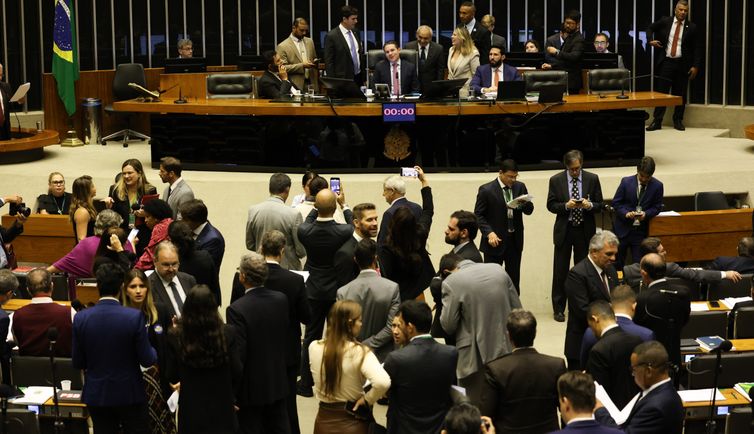 Câmara aprova redução de benefícios fiscais; projeto vai ao Senado