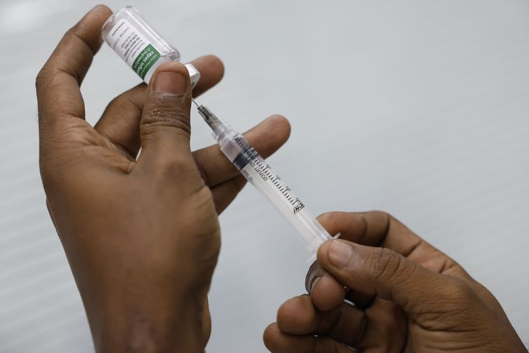 Covid: quem tem 12 anos ou mais pode se imunizar, no Rio, com vacina 