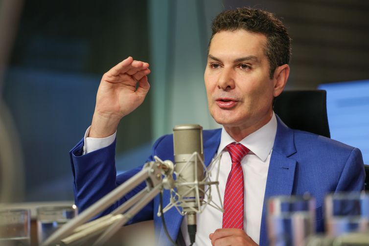 Governo federal vai investir R$ 4 bilhões em trens no Recife