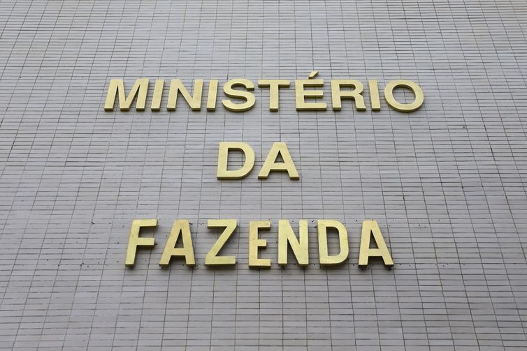 Fazenda comemora IPCA de 4,26% e projeta menor inflação do Plano Real