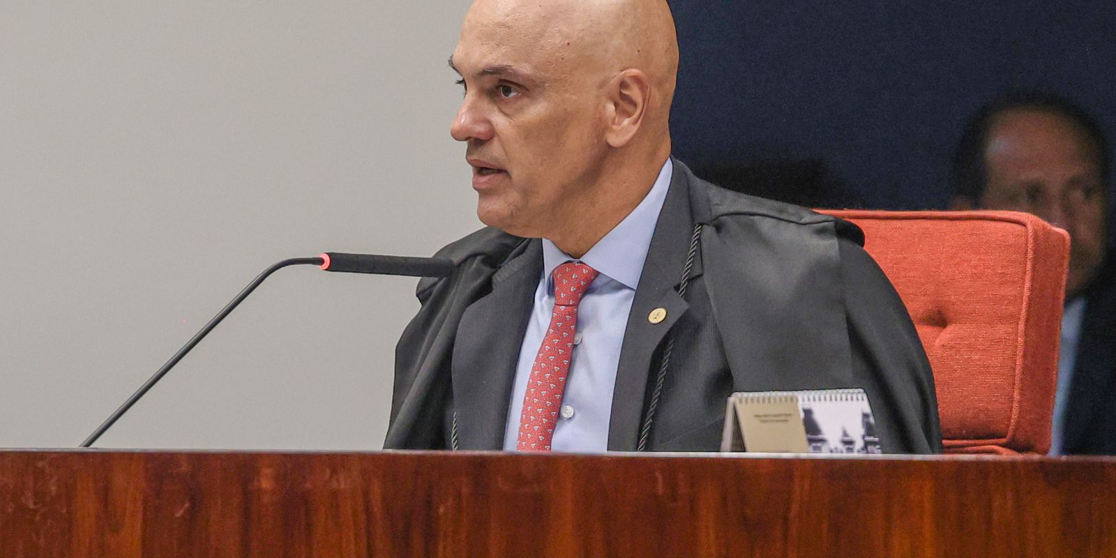 Fachin decide tirar Moraes da relatoria do inquérito das fake news